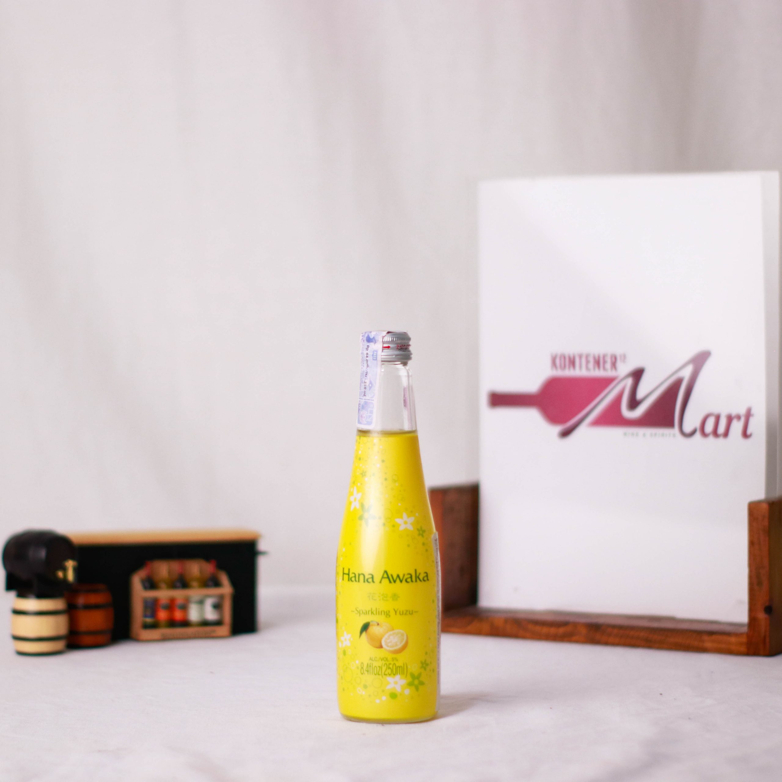 HANA-AWAKA-SPARKLING-YUZU-scaled-1.jpg Ozeki Hana Fuga Sparkling Sake Yuzu 250ML - Image 1