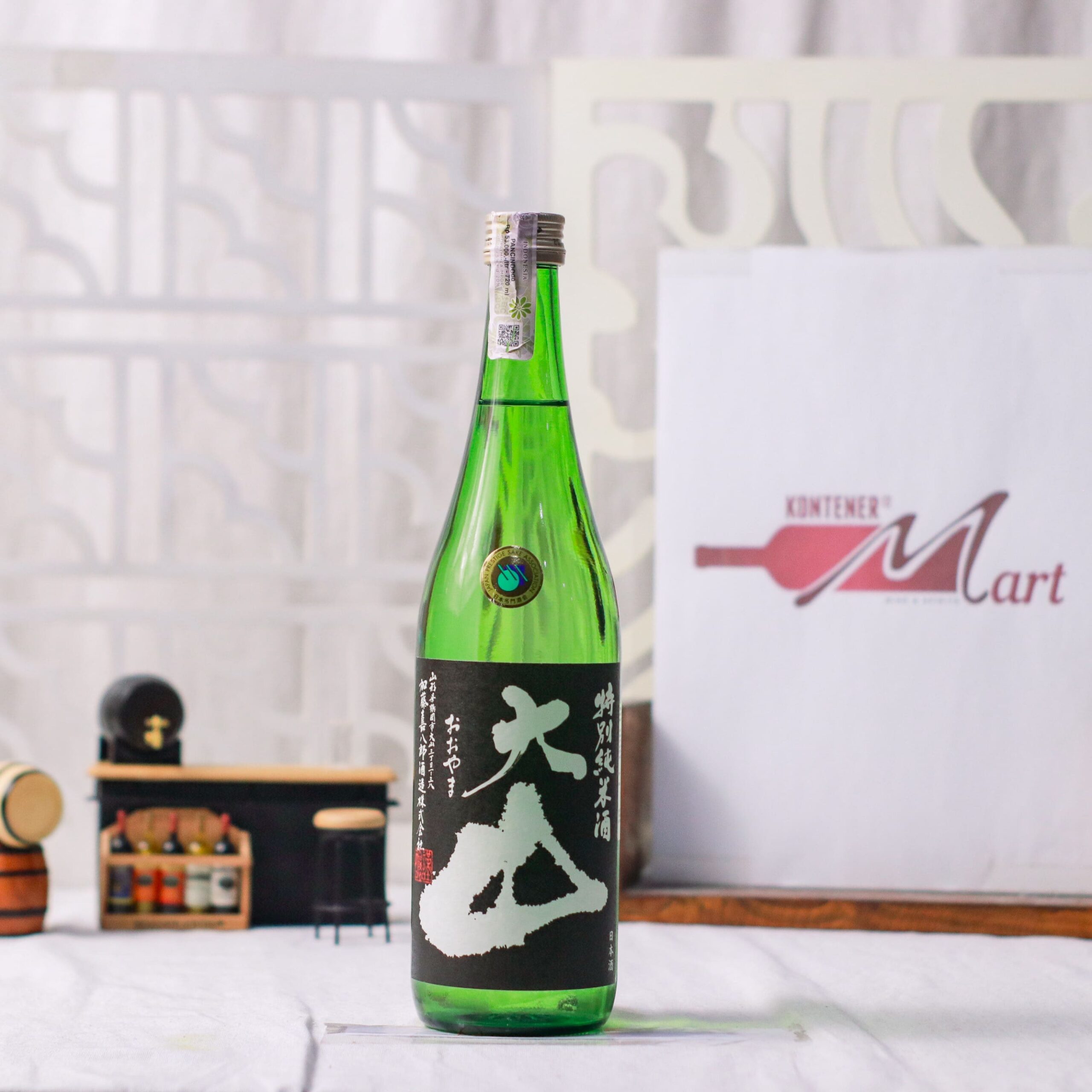 OHYAMA-TOKUBETSU-JUNMAI-720ML-scaled-1.jpg Ohyama Tokubetsu Junmai 720ML Sake - Image 1
